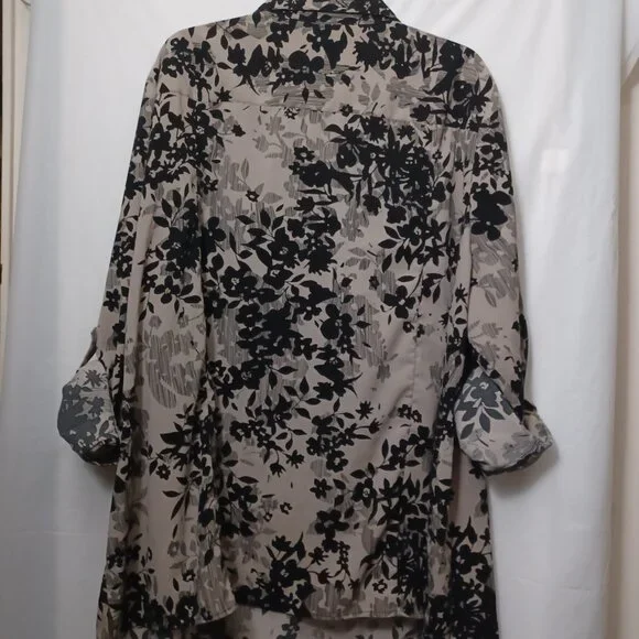 MAGGIE BARNES CONVERTIBLE SLEEVE FLORAL PRINT BUTTON DOWN SHIRT - Picture 12 of 15